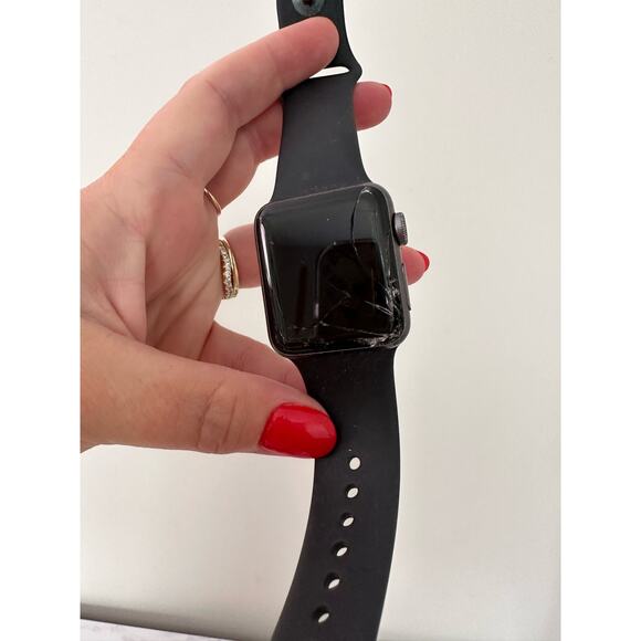 Apple Watch Series 3 38mm Black S/M GPS Fitness Cracked Glass Face Rubber Band - Picture 6 of 7